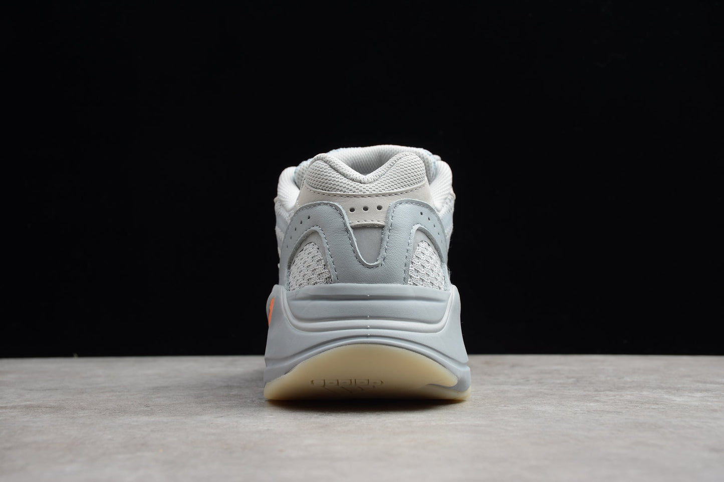 Adidas Yeezy 700