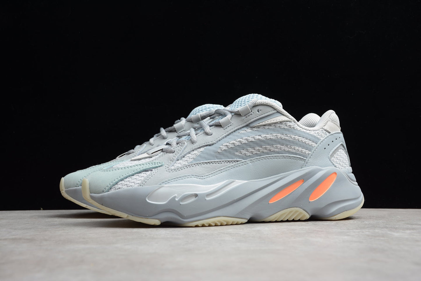 Adidas Yeezy 700