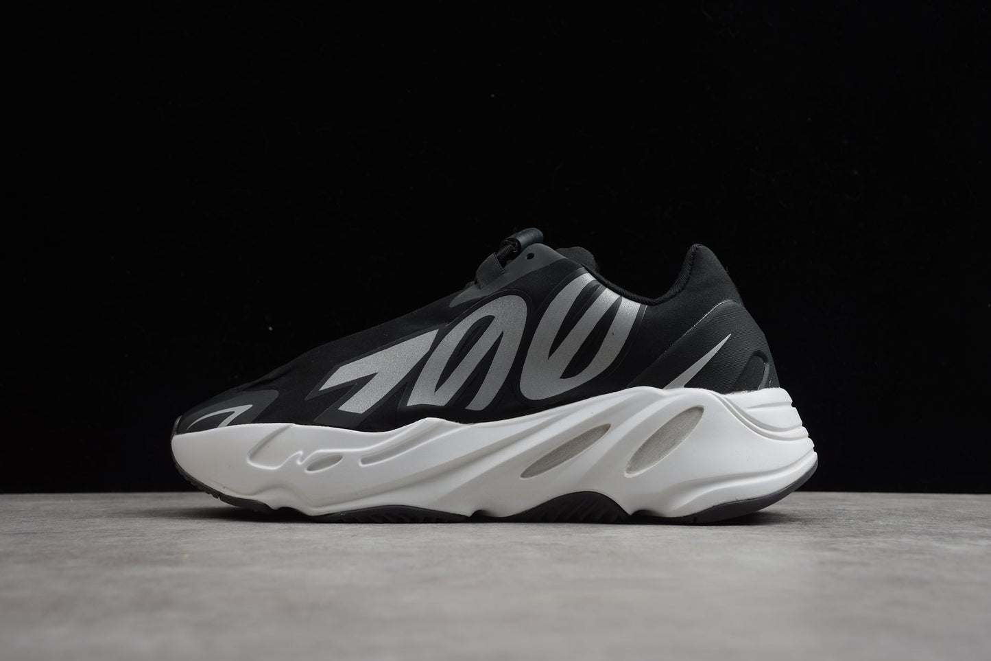Adidas Yeezy 700