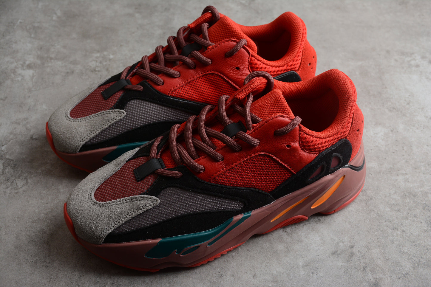 Adidas Yeezy 700