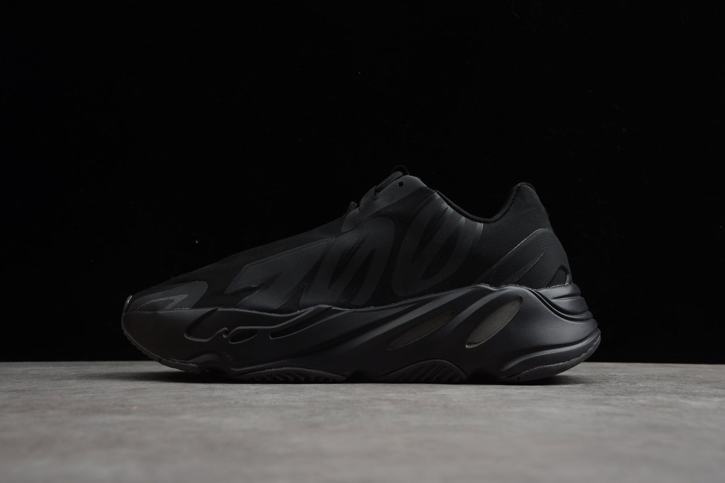 Adidas Yeezy 700