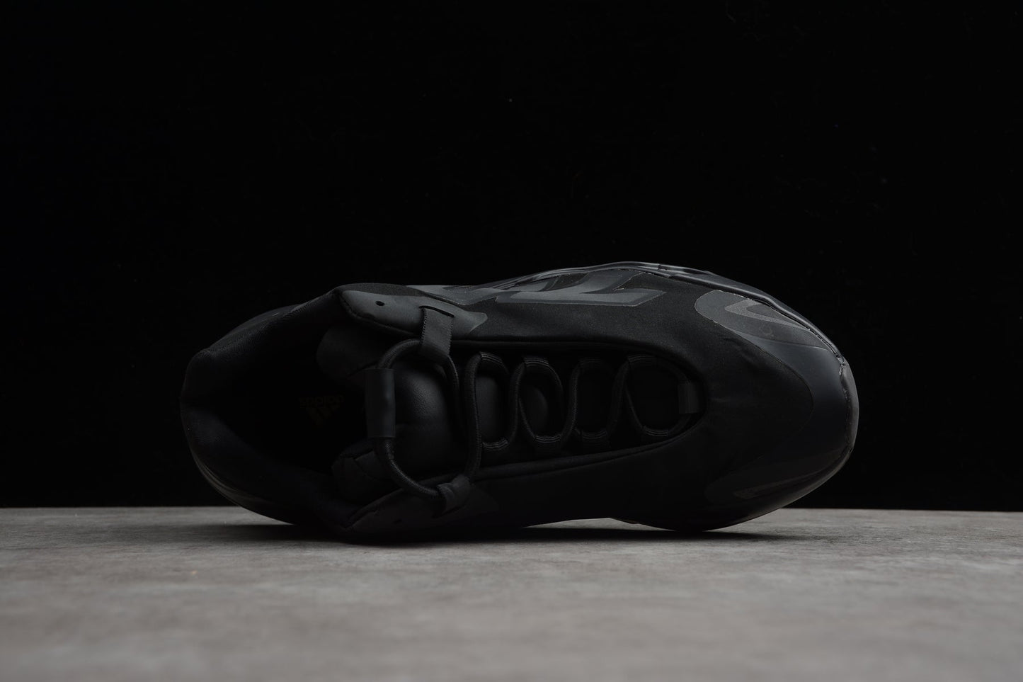 Adidas Yeezy 700