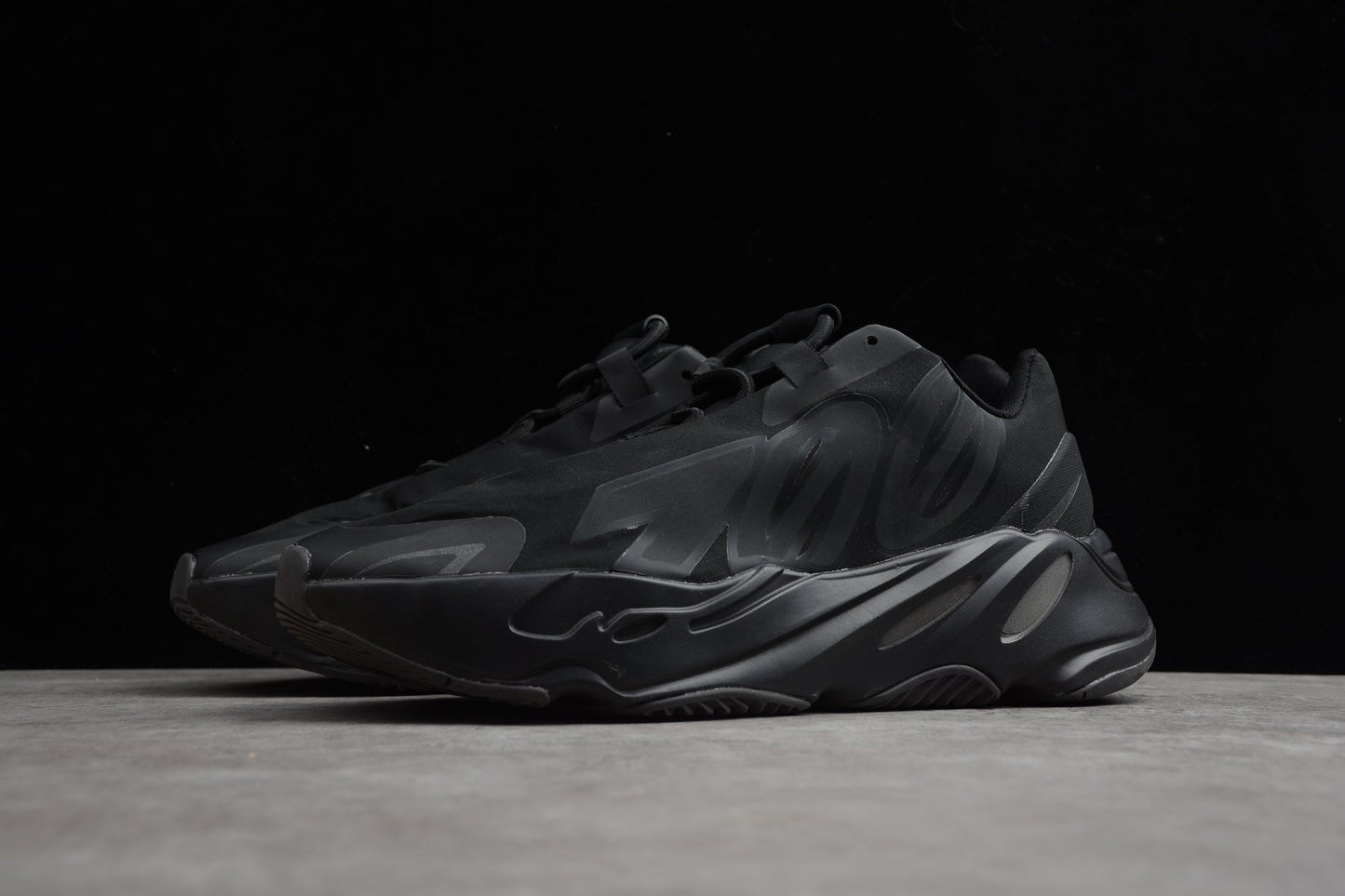 Adidas Yeezy 700