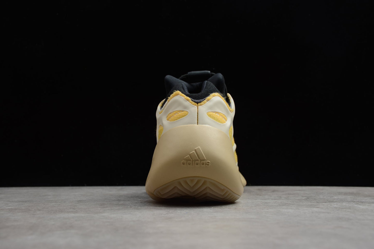 Adidas Yeezy 700