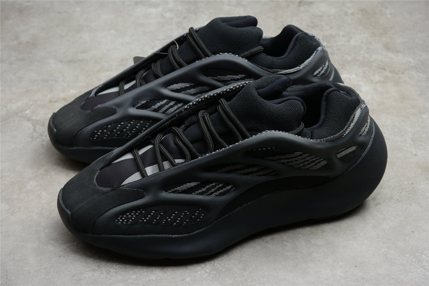 Adidas Yeezy 700