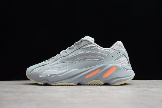 Adidas Yeezy 700