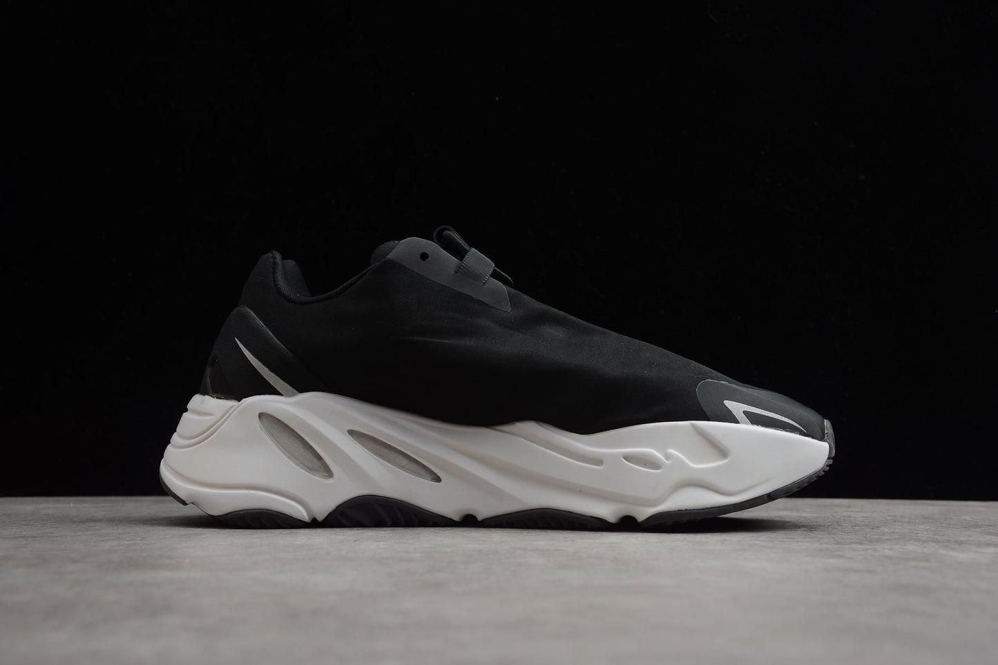 Adidas Yeezy 700