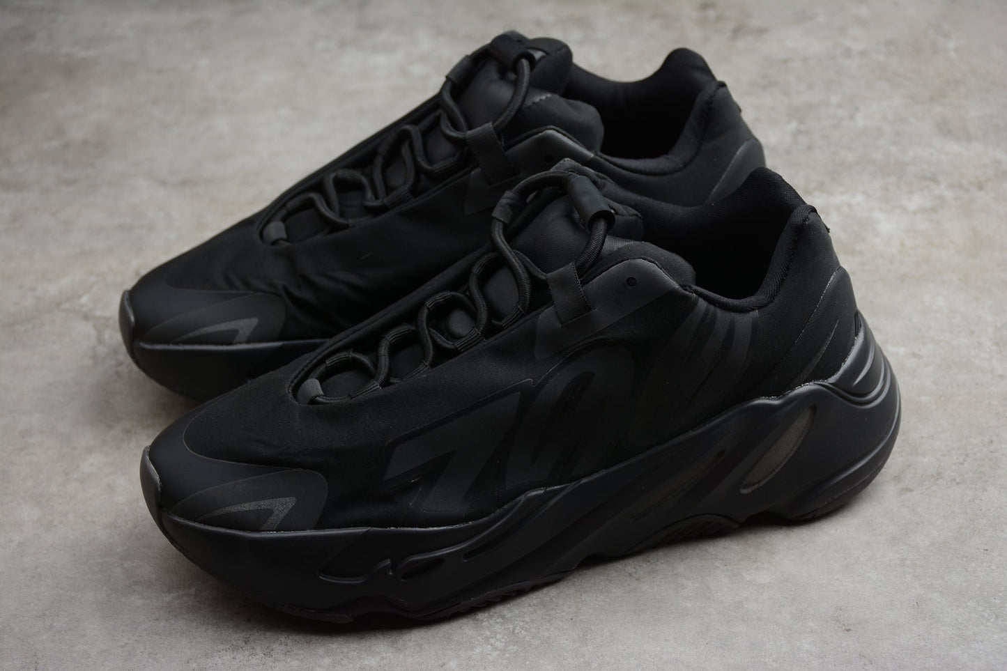 Adidas Yeezy 700