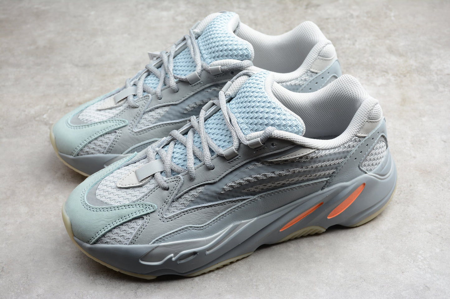 Adidas Yeezy 700