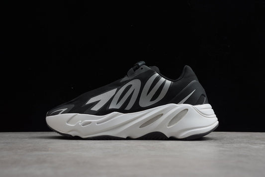 Adidas Yeezy 700