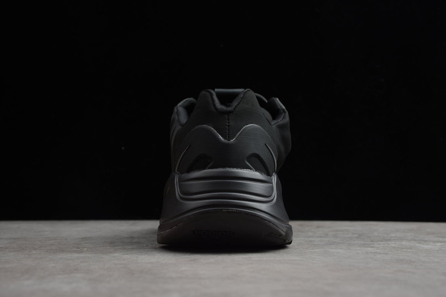 Adidas Yeezy 700