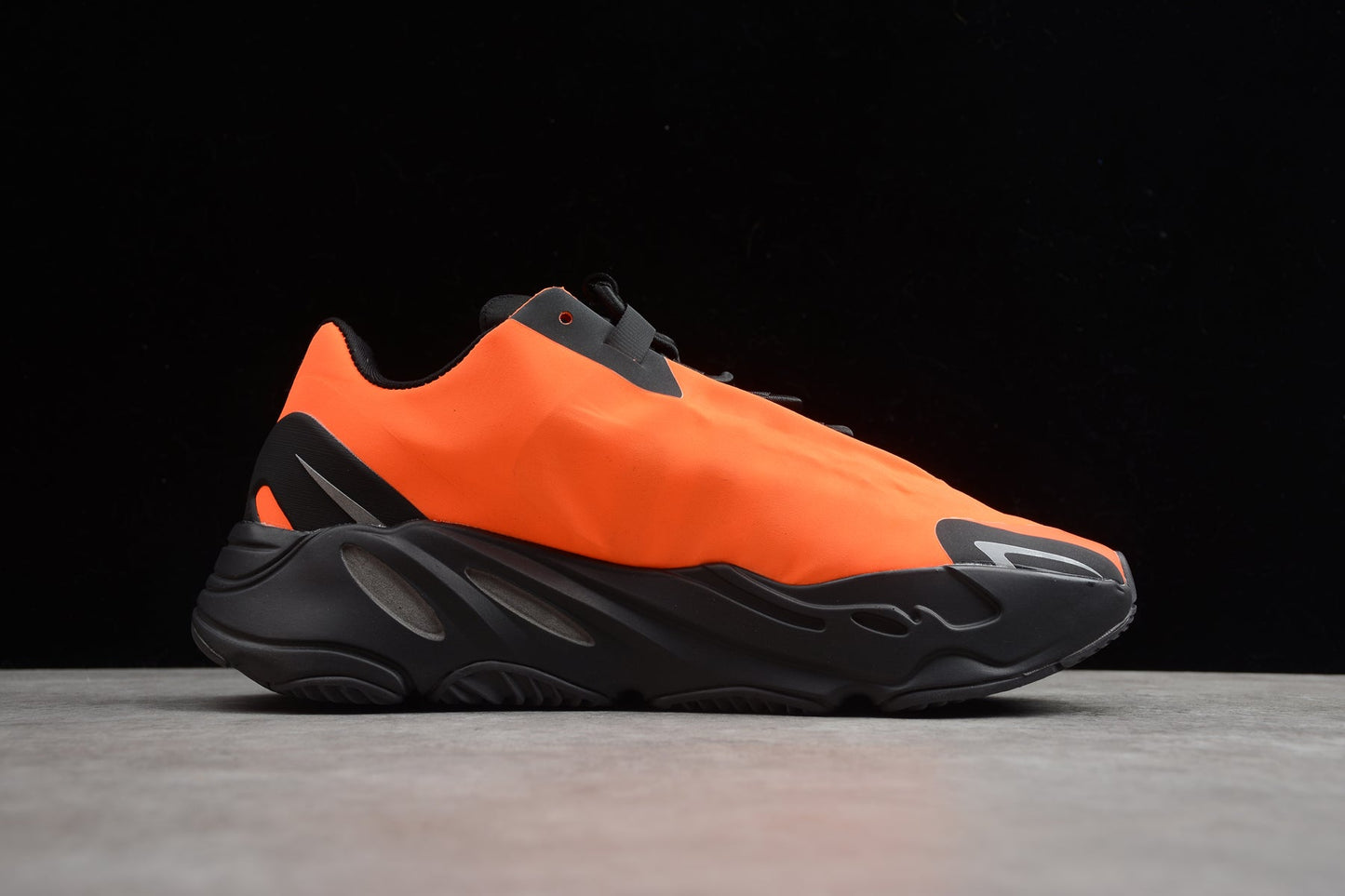 Adidas Yeezy 700