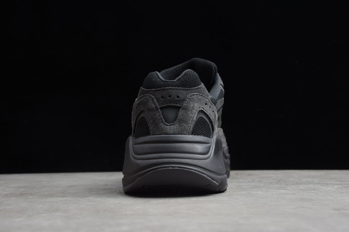 Adidas Yeezy 700