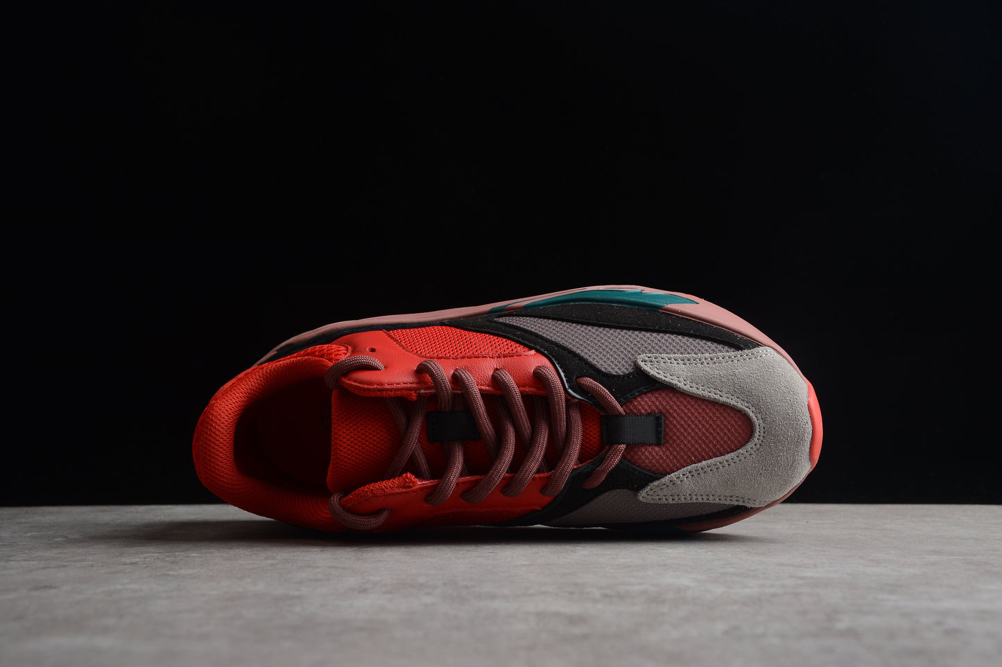 Adidas Yeezy 700
