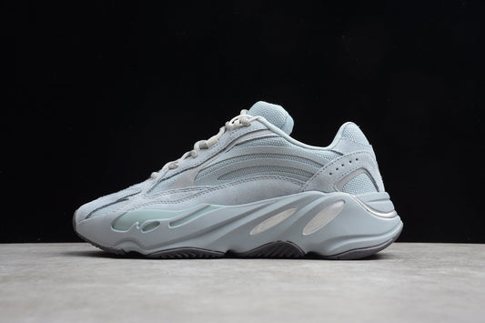 Adidas Yeezy 700