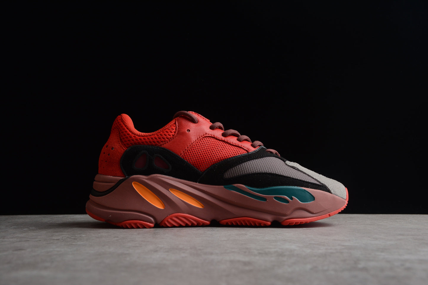 Adidas Yeezy 700
