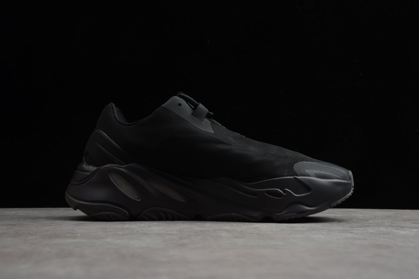 Adidas Yeezy 700