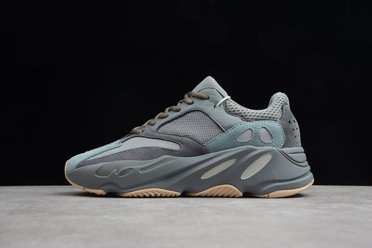 Adidas Yeezy 700