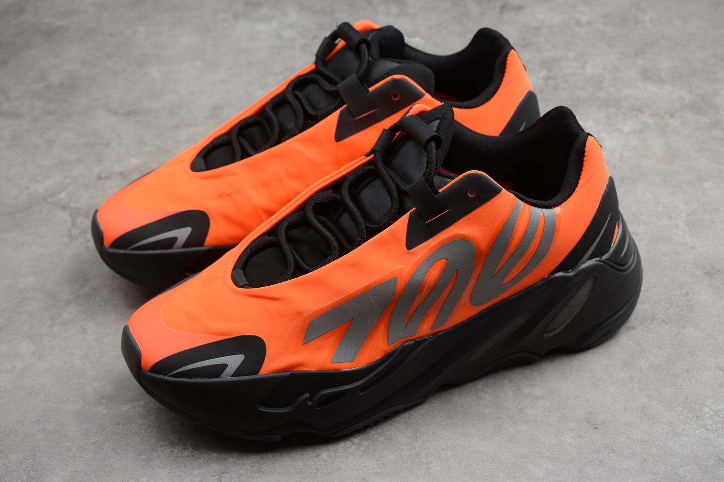 Adidas Yeezy 700